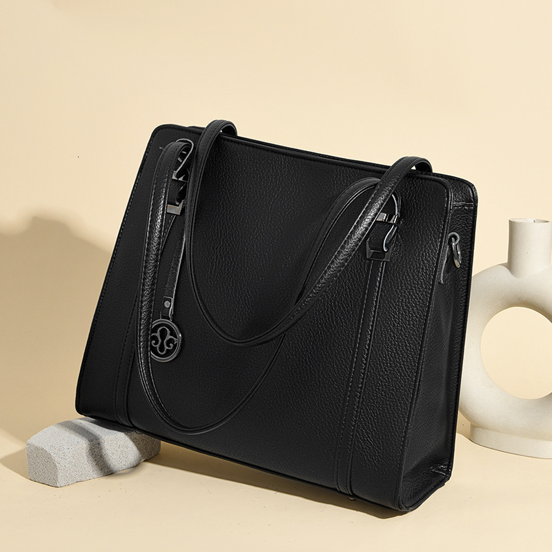 Large Capacity Tote Bag For Women Retro Fashion Design Bag For Work Commuting Armpit Crossbody Handbag