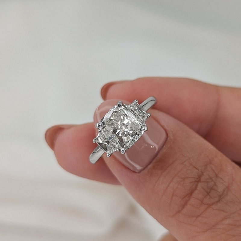 Jewelry 2.0 Carat Cushion Shape E VS1 Lab Grown Diamond Wite Traperziod Engagement Ring For Women Real 14K White Gole Womens Wedding Ring CVD Diamond