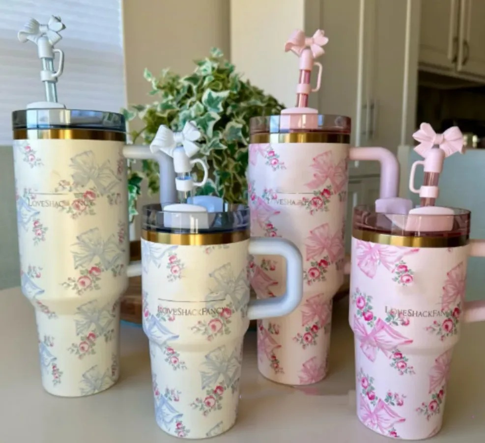 US Stock 40Oz Blue Tumblers With Bow Cap Love Shack Fancy Stainless Steel Cups Magnolia Pink Rose Lilac 40 OZ Purple Stars Car Mug With Handle Drinkwa