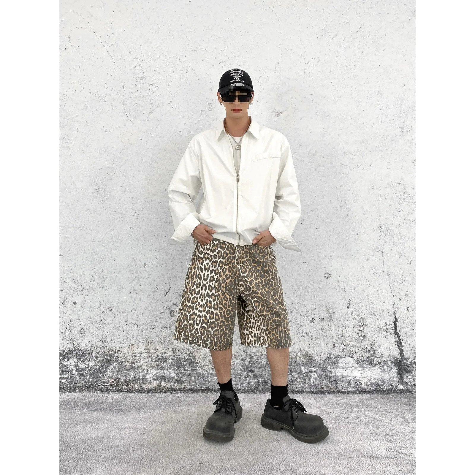 Retro straight leg wide leg denim shorts suitable for mens casual and loose fit American leopard print retro spring 250402