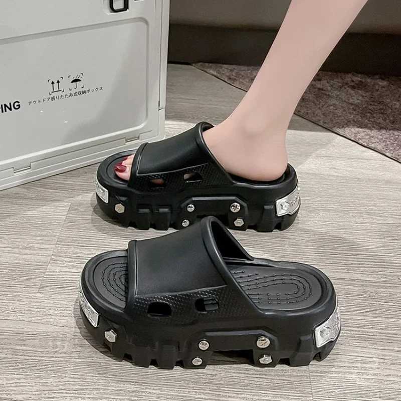 Punk style womens 2025 new arrival soft EVA thick platform slider comfortable garden shoes Fi beach sandalsXJ250407
