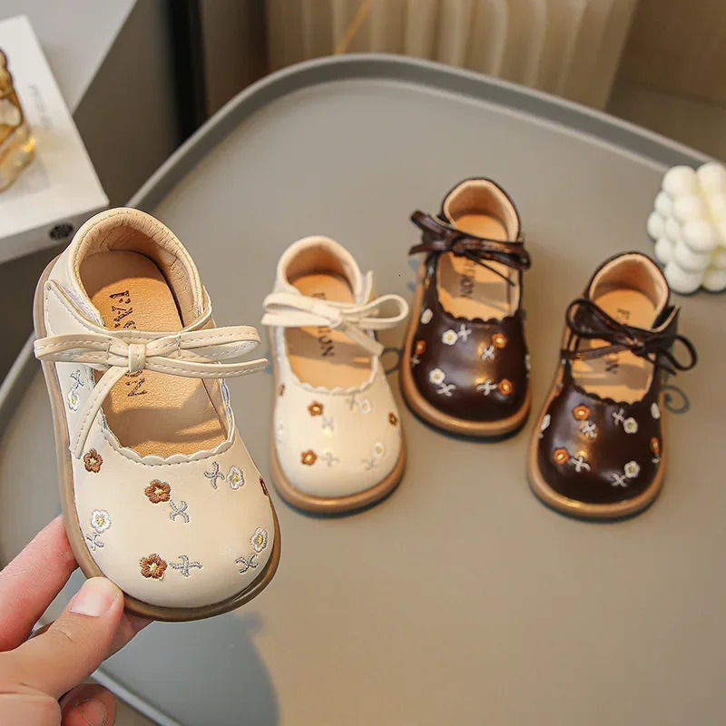 Vintage Floral Mary Jane Low Heel Litte Girls Cosy Shallow Shoes Fashion Embroidery Flowers Princess Dress Shoes Girl G09282 250407