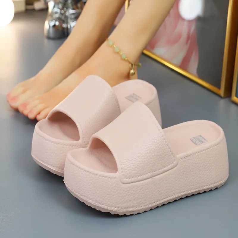 2024 Summer New Solid Color Elevator Thick Womens Slide Comfortable Soft Bottom Anti slip Home and Outdoor EVA BeachXJ250407