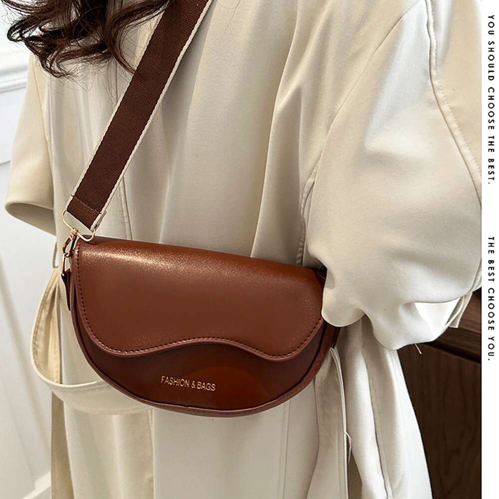 Women Vintage Solid Color Flap Small Saddle Underarm Fashion PU Leather Wide Strap Crossbody Bag Shoulder Bag Zwq