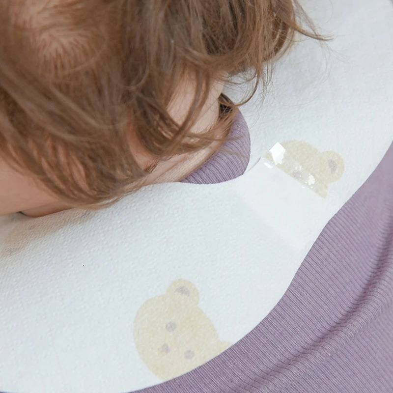 50-Pack Disposable Bibs for Babies Aged 6 Months to 2 Years Cartoon Bear Feeding Bib for Boy Girl Non-woven Drool Towel 250407