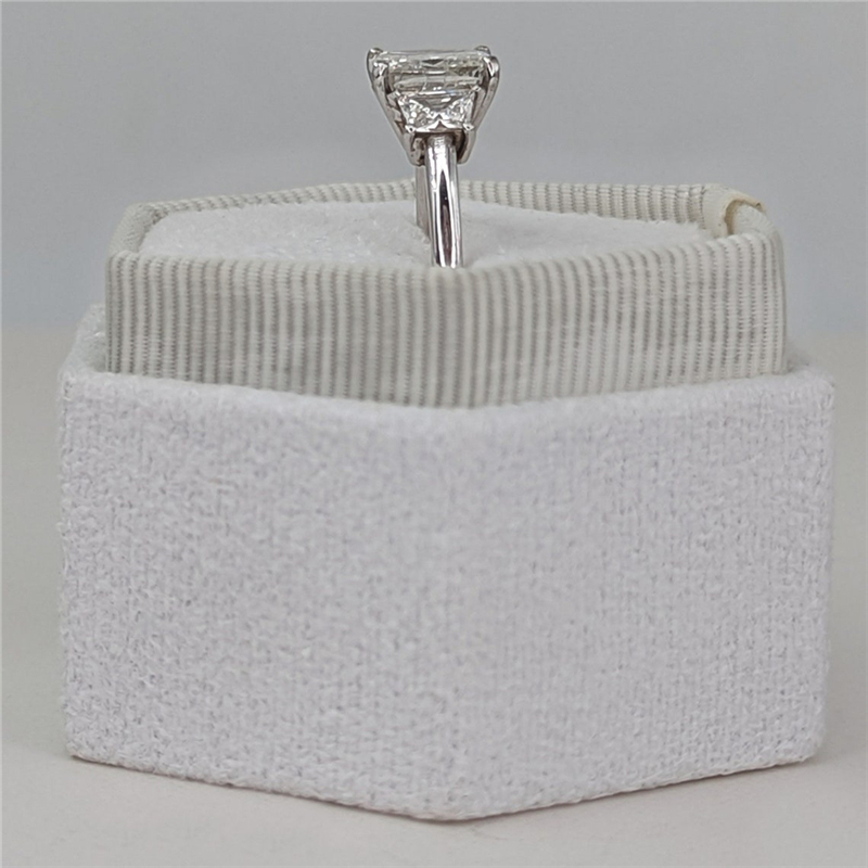 Jewelry 2.0 Carat Cushion Shape E VS1 Lab Grown Diamond Wite Traperziod Engagement Ring For Women Real 14K White Gole Womens Wedding Ring CVD Diamond
