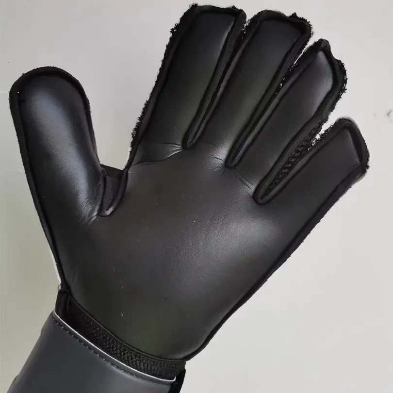Kids and Adults Football Goalkeeper Gloves Thickened Soccer Goalie Gloves For 5 protective fingers are not detachable 250407