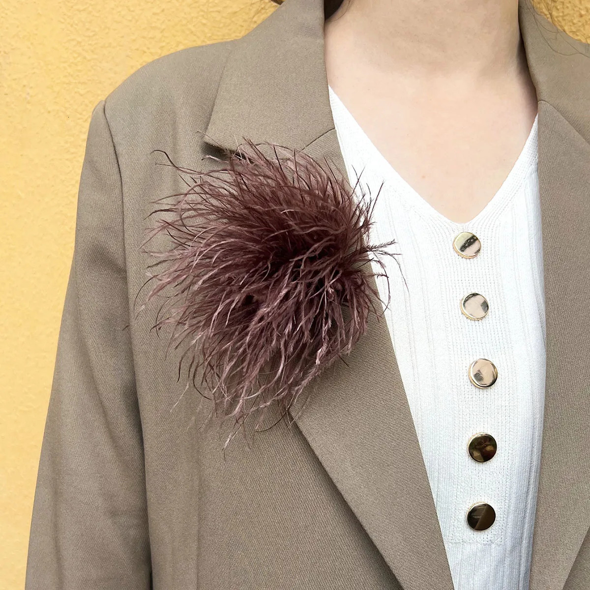 15cm Premium Vintage Classic Ostrich feather lapel Pin Brooch Fashion Accessory Gift 251106