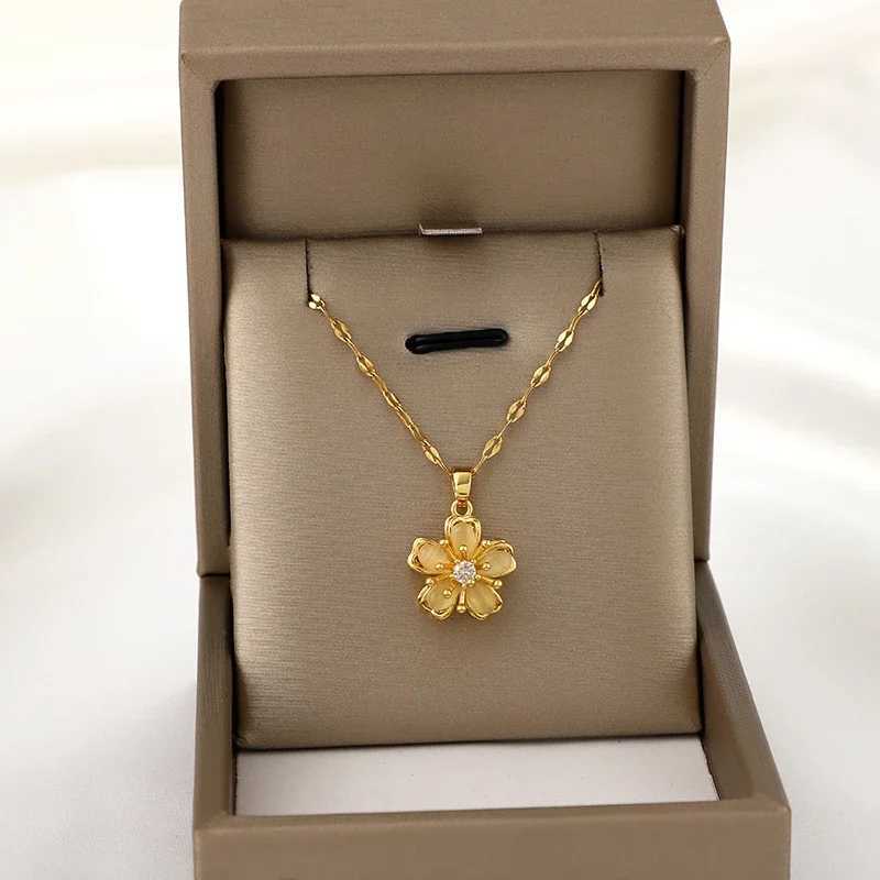 360 rotatable decompression five petal flower pendant necklace birthday gift family gift accessories Y250408