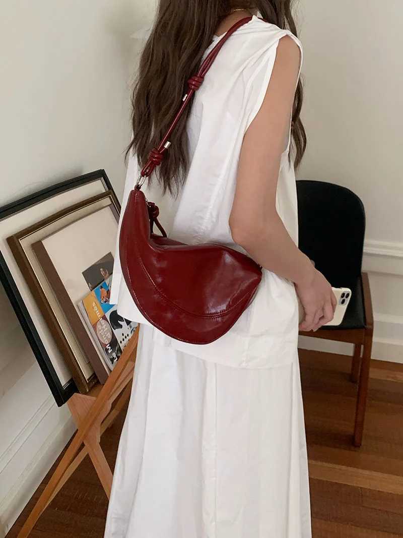 Niche Underarm Bag Womens Summer 2025 New Trend Fashion Saddle Bag Leisure Red Cross Body Bag Z250407