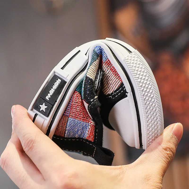 Childrens casual shoes childrens canvas sports shoes for boys and girls fashionable and classic checkered soft rubber soles spring and autumn W250407