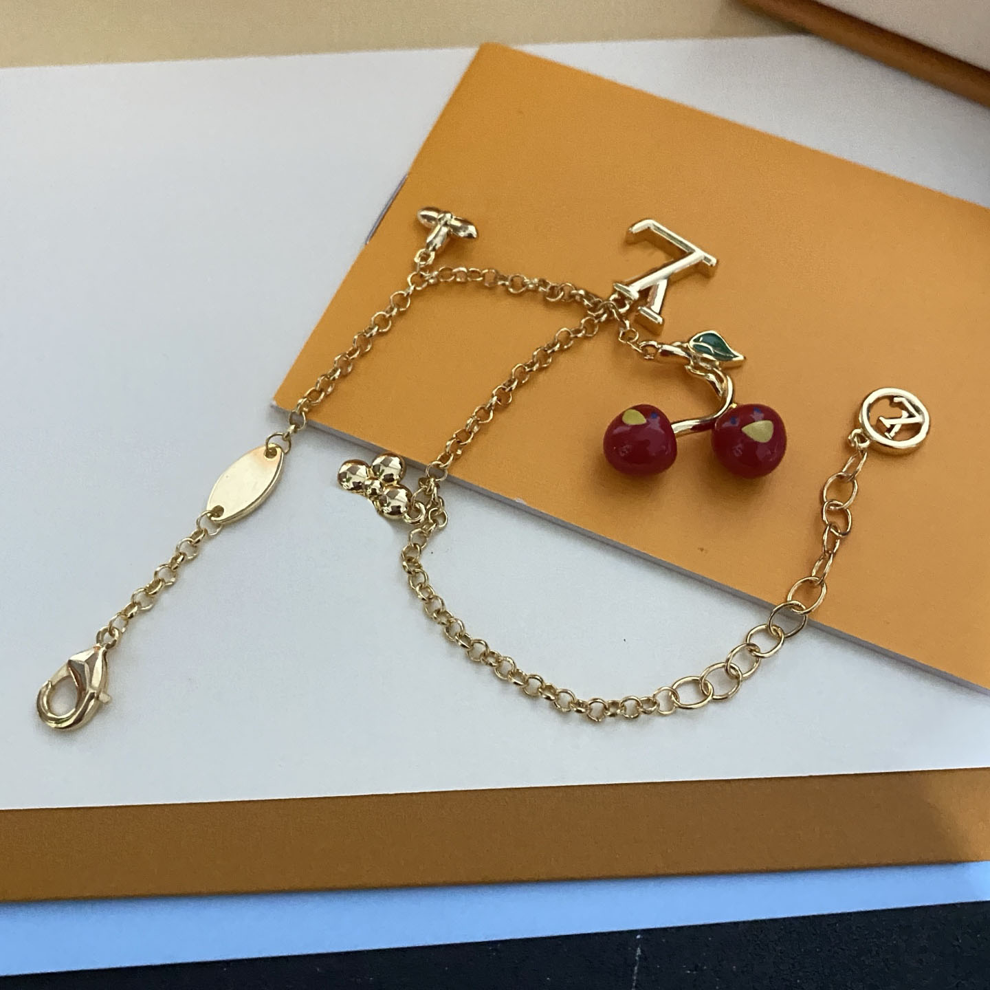 Designer Cherry Bracelet Retro Style Bracelet New Cherry Design Luxury Jewelry Collectible Valentine's Day Gift