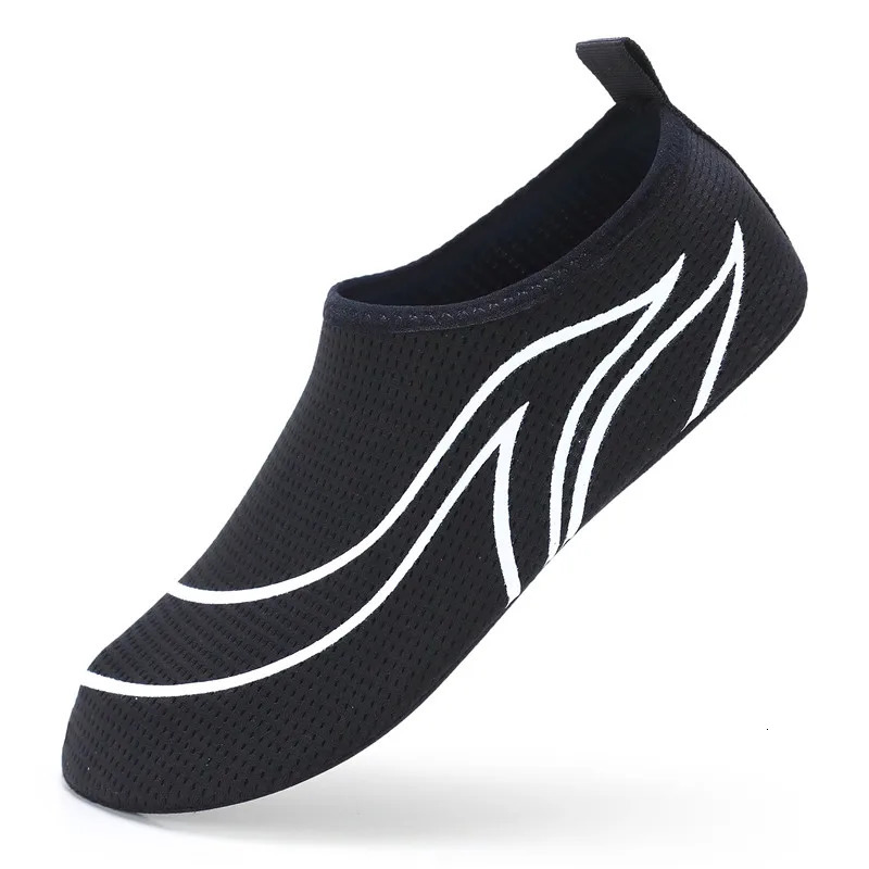 Quick-drying Men Aqua Shoes Lightweight Women Water Shoes Soft Couple Beach Shoes Summer Anti-slip Casual Sneakers Flexible 250408