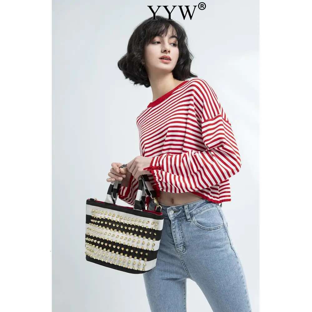 Rivet Designer Women' Large Capacity Shoulder High Quality Pu Leather Handbags And Purse Female Retro Tote Bags