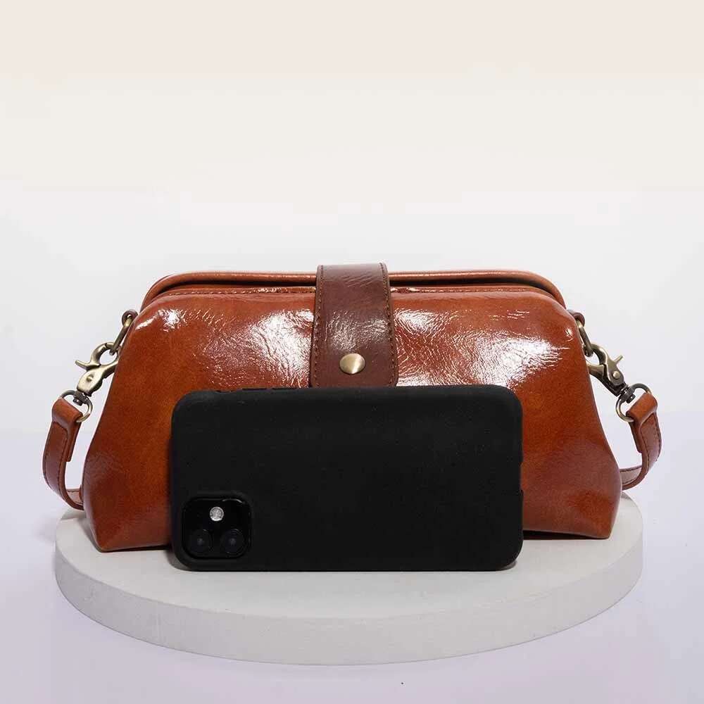 New Oil Wax PU Leather Retro European And American Style Doctor Clip Crossbody Shoulder Purses Mini Bag