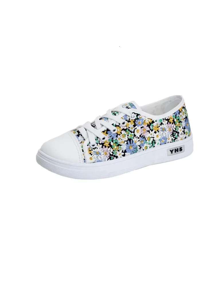 2025 New Women's Lightweight Green Lace Anti slip Canvas Student Shoes Red Cool Work Shoes Designer Women's Trendy Casual Shoes1