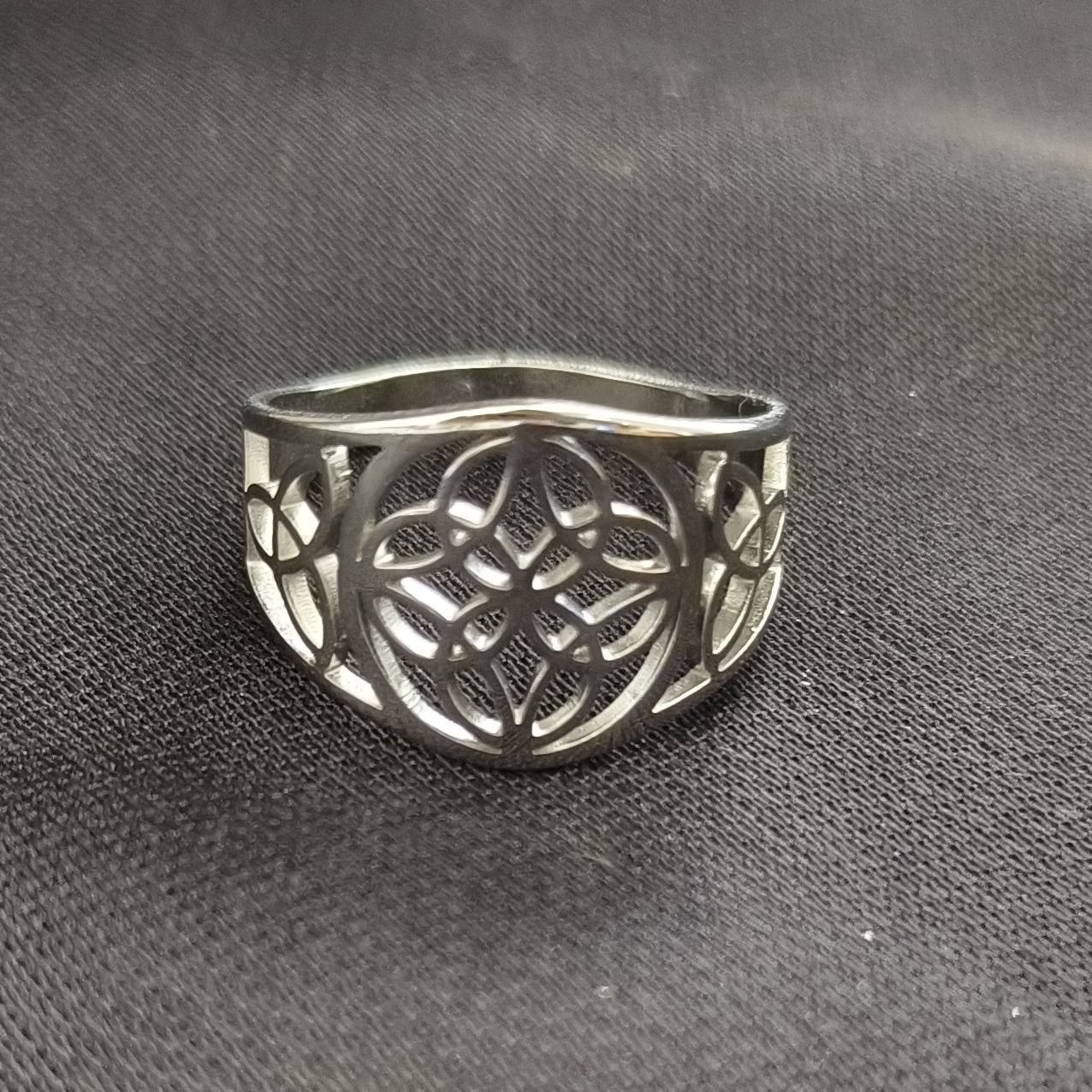 Top Source's new stainless steel design with cutting and hollow out, niche triangular logo ring