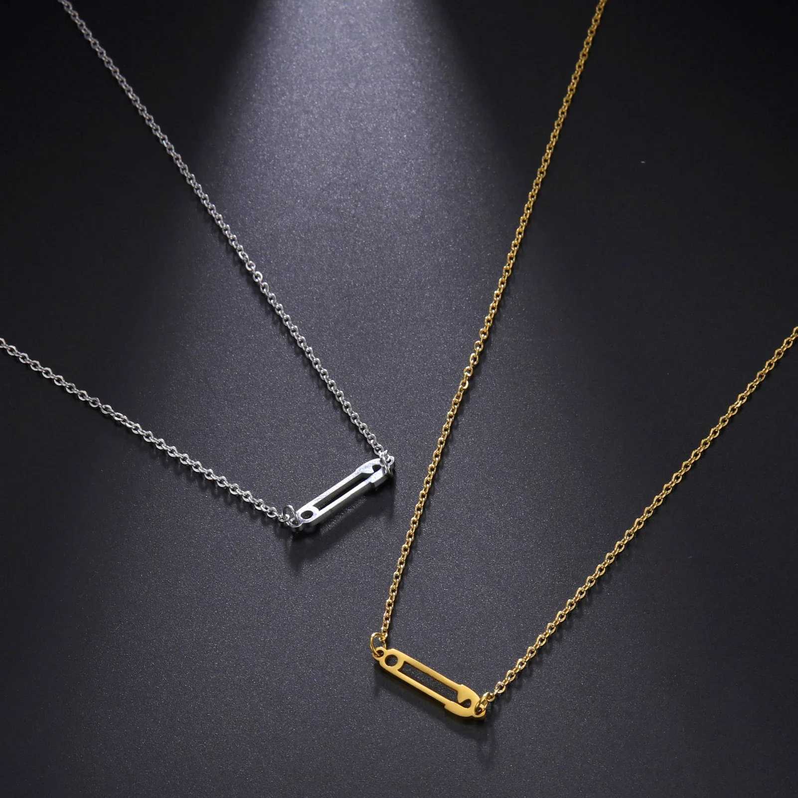 Skyrim Paper Clip Pendant Stainless Steel Necklace Womens Fashion Personty Minimst Jewelry New 2025C250407