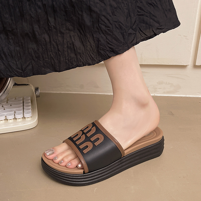 Women 2025 summer new thick bottom letter color outside the home to wear slippers Korean version of all beach flip-flops