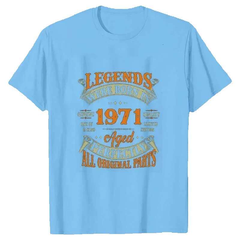 The 52nd Retro Legend was born in 1971. 52 Year Old Pattern Haruku Street Clothing Short Sleeve Birthday Gift Summer T-shirt