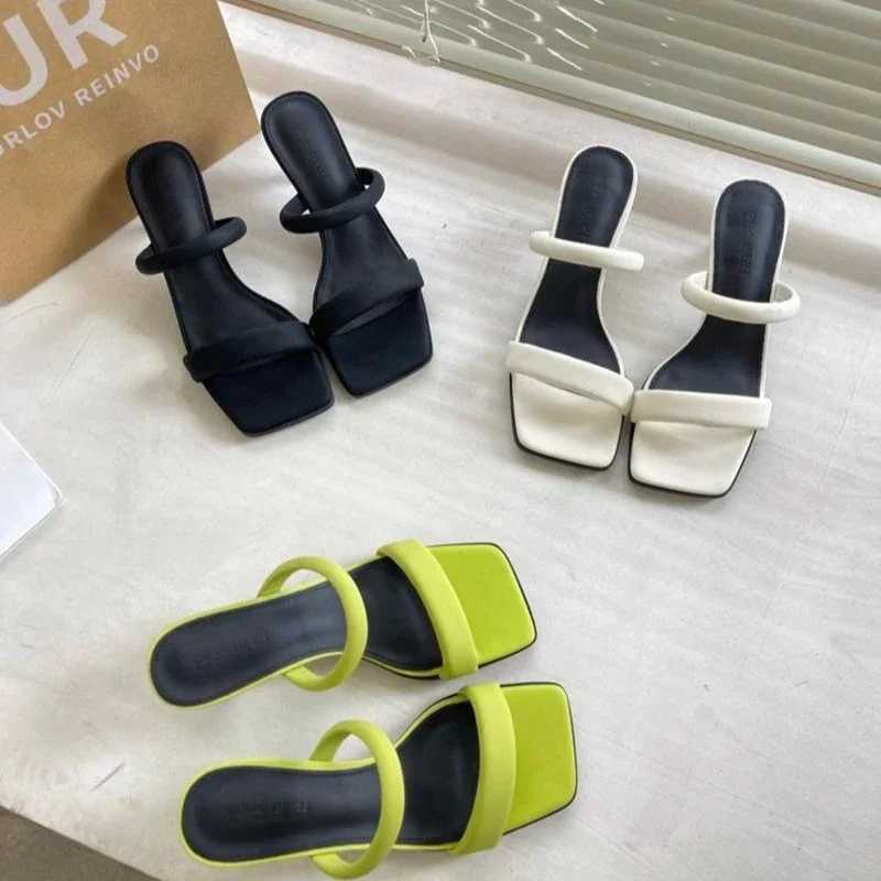 Open toe high-heeled sandals for women in the summer of 2023 featuring a new square shaped head and thick sole with a heel sliderXJ250407