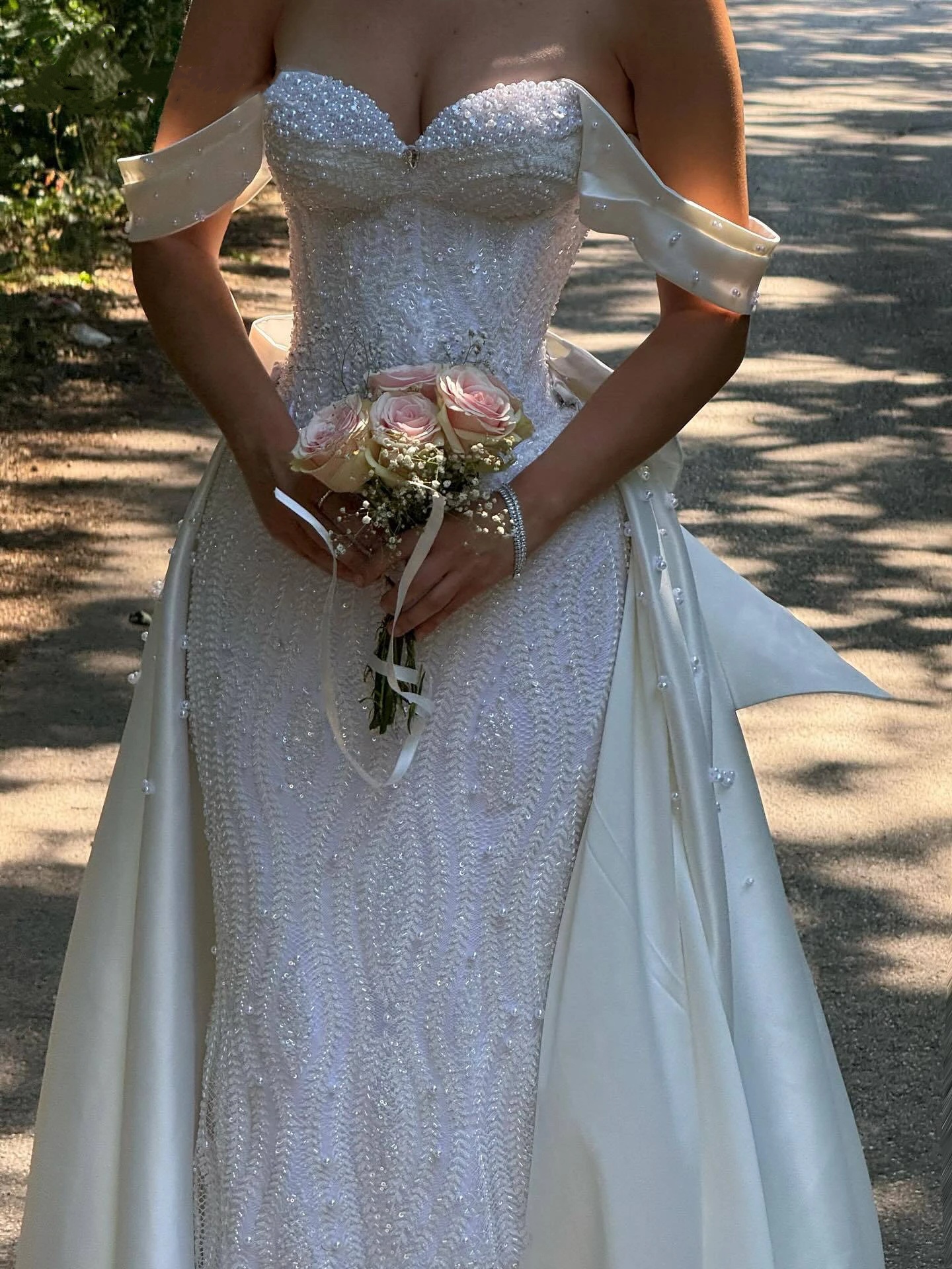 Fashion Pearls Sequins Wedding Dresses Off Shoulder Meramid Bridal Gowns with Overskirts Bow Princess Customized Vestidos De Novia Plus Size