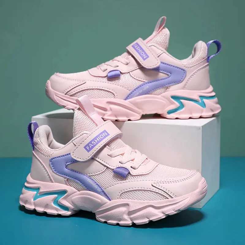 Cute pink childrens lightweight mesh walking shoes suitable for outdoor breathable sports running shoes W250407