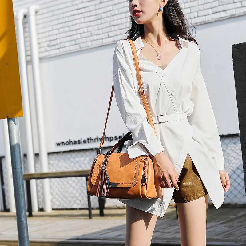 New Arrival Fashionable womens Boston bag retro style tassel decoration womens bag large capacity cross body bag womens handbag T250407