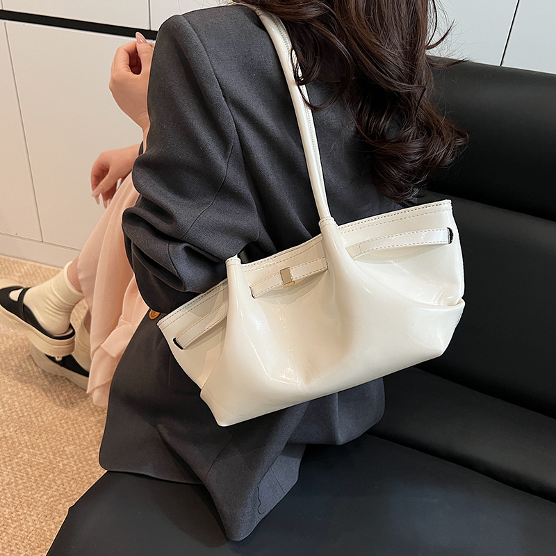 2025S New Model Designer Large Capacity For Women S Spring And Summer Versatile New Casual Niche Single Shoulder Armpit Pleated Commuting Tote Bag Tot