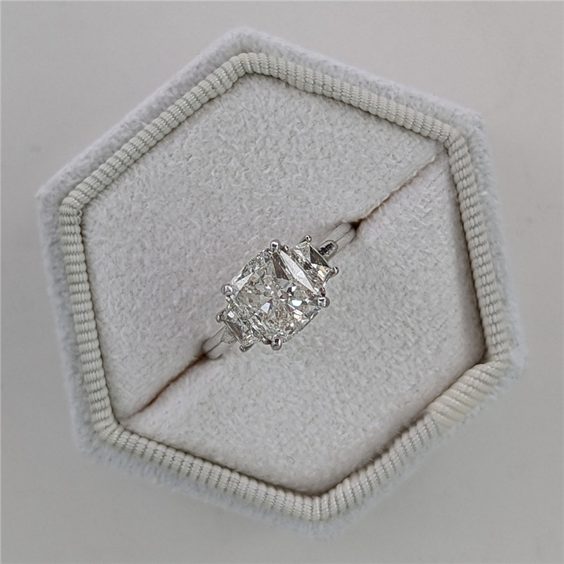 Jewelry 2.0 Carat Cushion Shape E VS1 Lab Grown Diamond Wite Traperziod Engagement Ring For Women Real 14K White Gole Womens Wedding Ring CVD Diamond