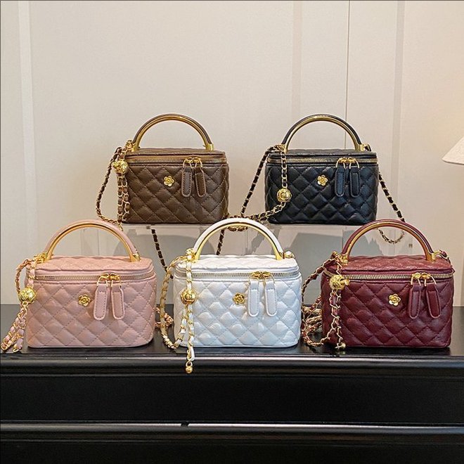 Free Shipping Multi-Color Quilted Metal Flower Decor Box Bag Gold Chain Handheld & Crossbody Dual-Use Bag Retro Light Luxury Commuter Dating Exquisite