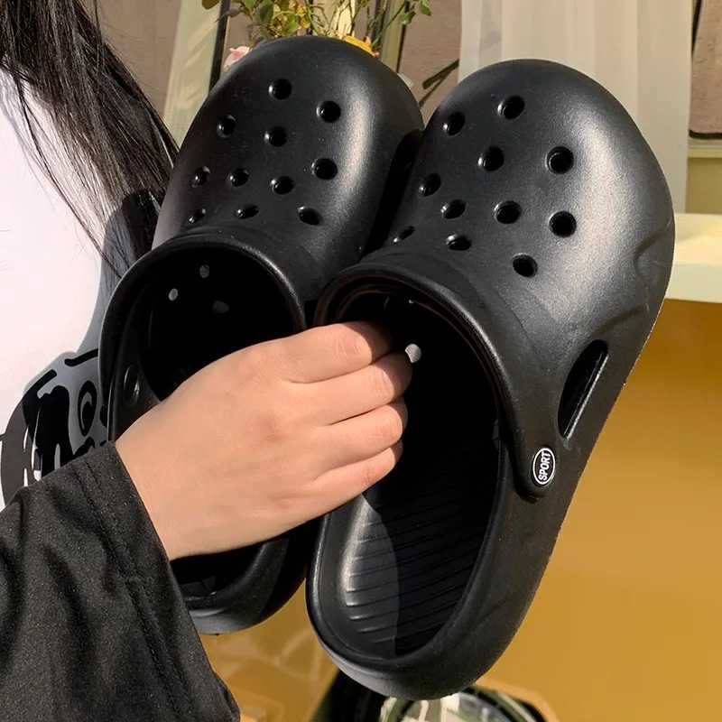 New Arrival Summer hole shoes for women non slip dual-purpose sliders for sports leisure driving and beach sandals T250407