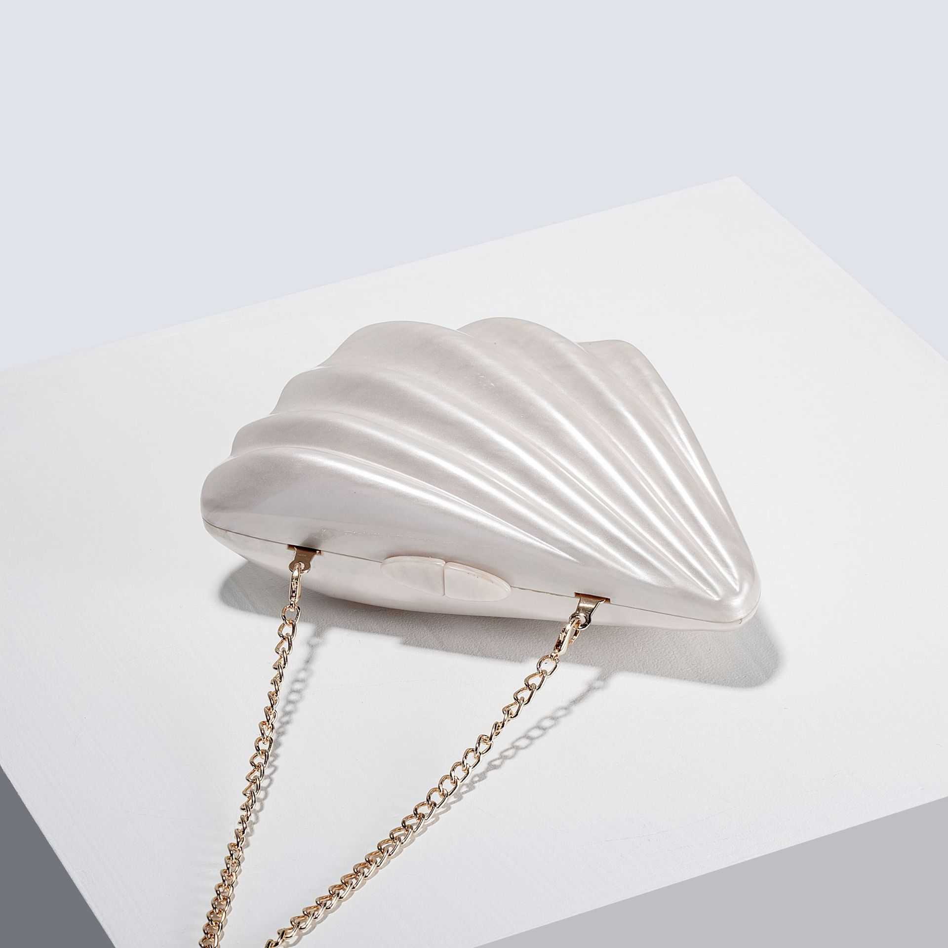 Womens New Single Shoulder Diagonal Straddle Bag Fan shaped Shell Acrylic Bag Fashion Wedding Dinner Handheld Bag
