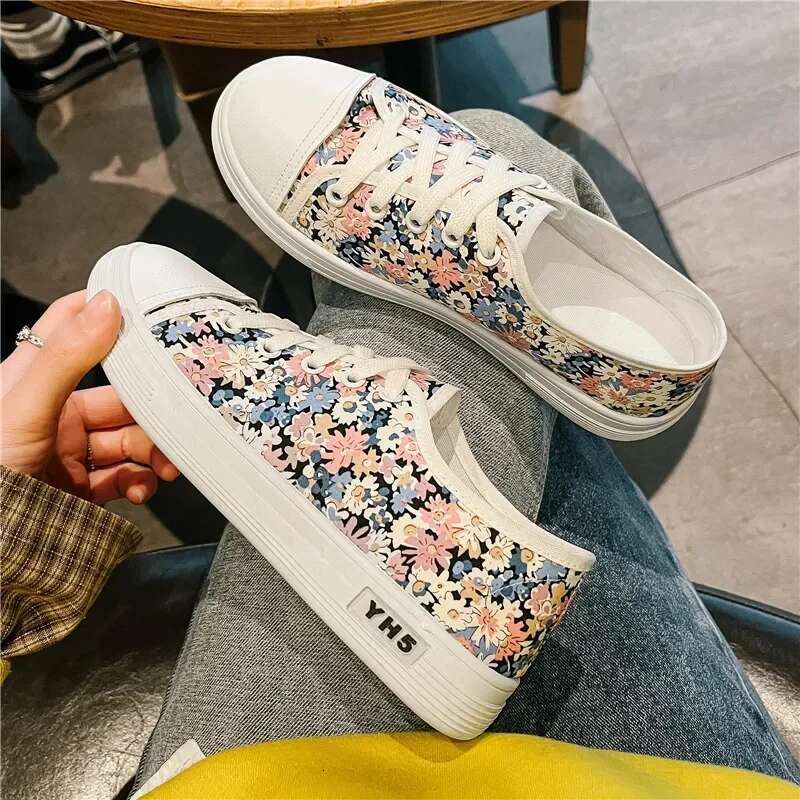 2025 New Women's Lightweight Green Lace Anti slip Canvas Student Shoes Red Cool Work Shoes Designer Women's Trendy Casual Shoes1
