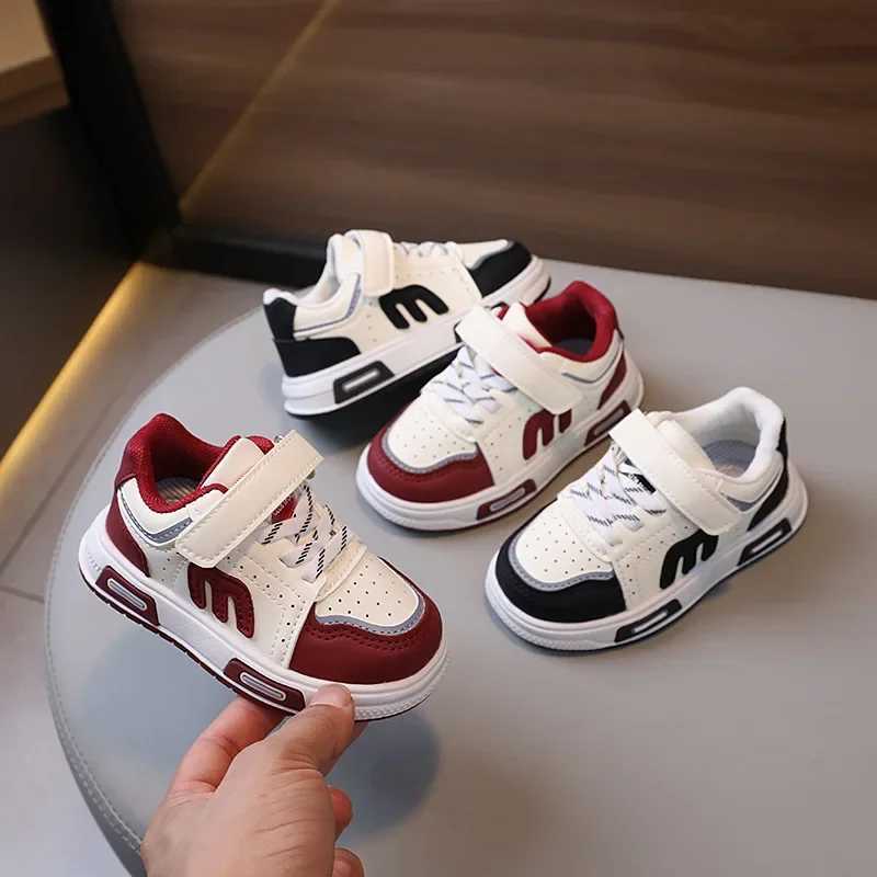 2024 Autumn New Childrens Sports Shoes 1-6 Year Old Womens Baby Shoes Mens Casual Board Shoes Soft soled Childrens Shoes W250407