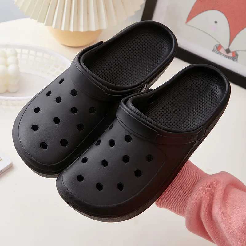 New Arrival Womens Fashion Sliding Sandals Summer 2025 Thick soled Soft Eva Clogs Garden Shoes Womens Hollow Anti slip Beach Sandals T250407