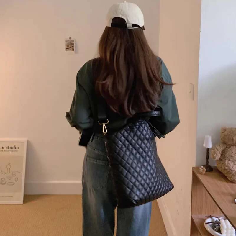 Tote Women2025new Large Capacity Rhombus Black One Shoulder Portable Crossbody Big Bag