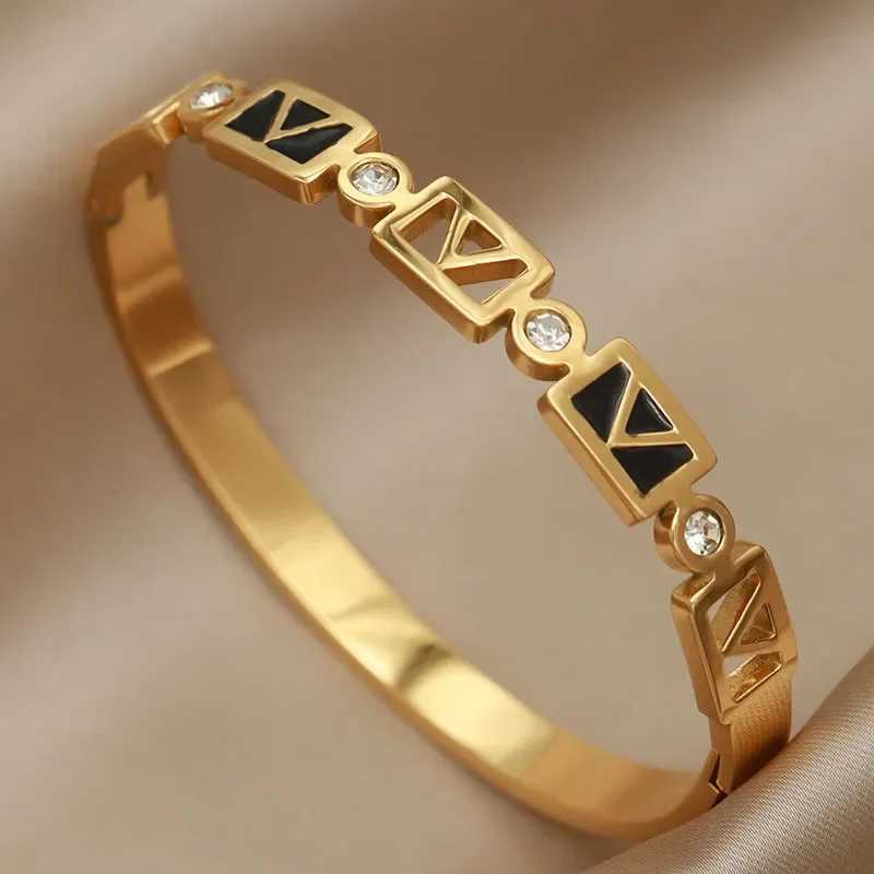 316L stainless steel letter V bracelet and bracelet suitable for womens fashion brand jewelry multi-color hollow crystal bracelet accessories Y250408