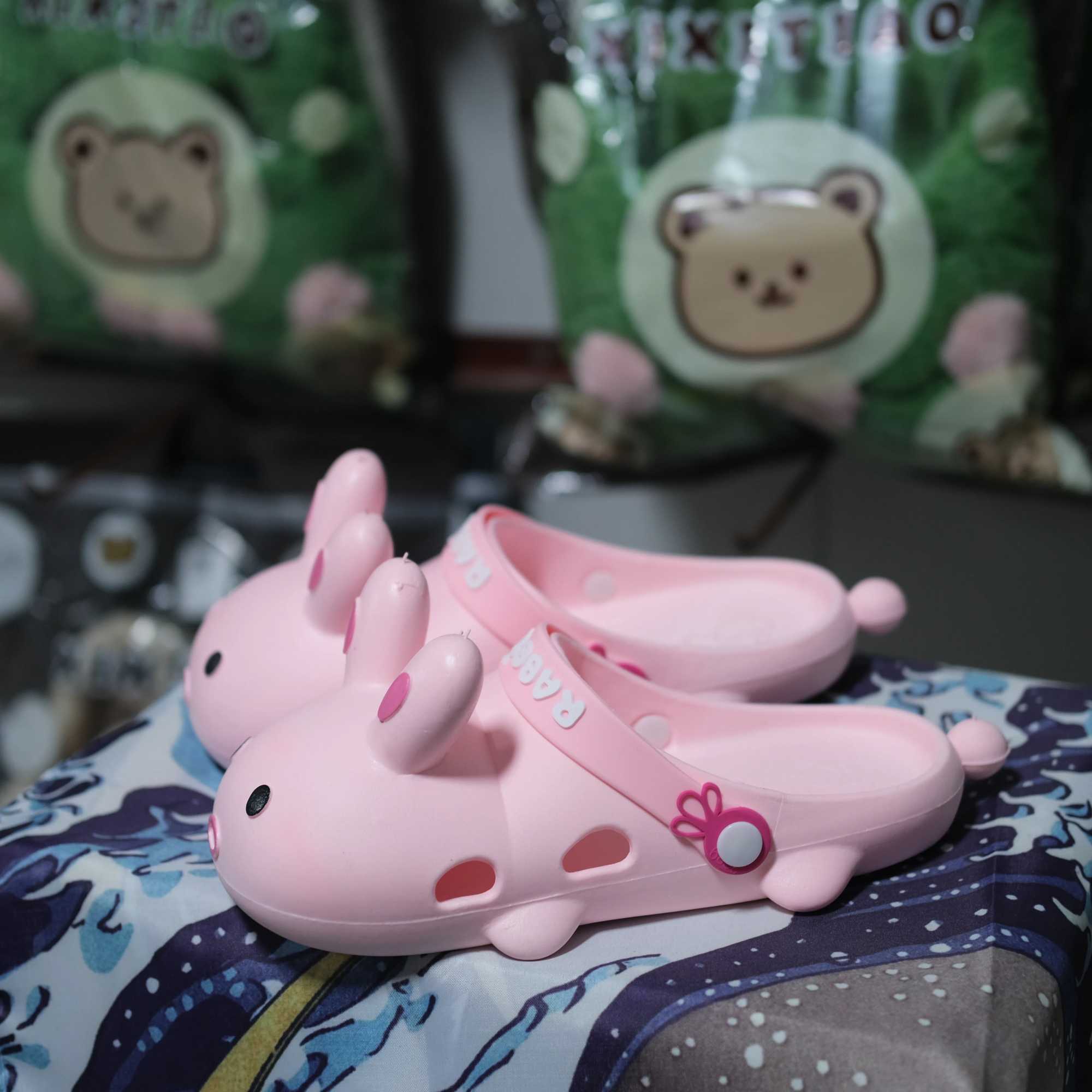 New Arrival WHOLL Summer Womens Slippers Cute Cartoon Rabbit Hole Sandals Female Students Wear Non slip Girls Sandals T250407