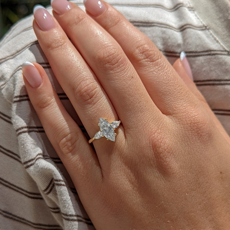 Jewelry 18 Yellow Gold 1.5 Carat Marquise Lab Grown Diamond With Two Pear Cut Engagement Rings For Women IGI E VS1 CVD Diamond Womens Gold Ring