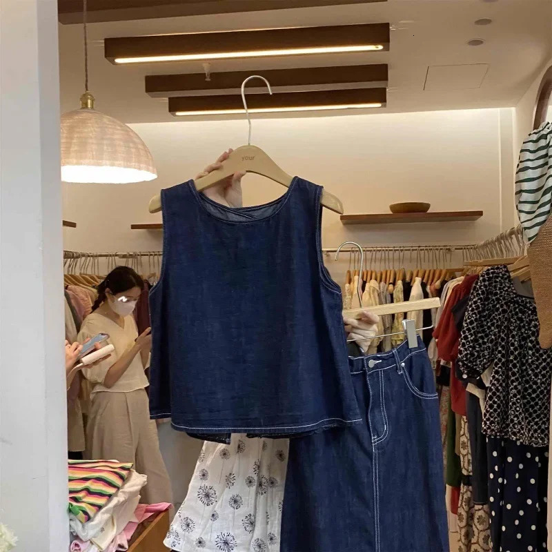 Summer Casual round Neck Sleeveless Vest High Slit Mini Midi Skirt Denim Set Womens Fashion Age Reduction Skirt Suit 250408