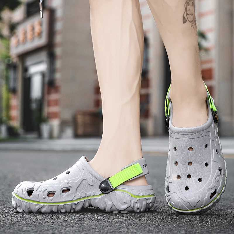 New Arrival Mens summer shoes mens perforated sandals hollow breathable flip sandals fashionable beach slippers large-sized 47 T250407