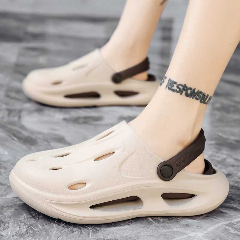 New Arrival Crocodile Mens Summer Family Slide Breathable Non slip Mens Soft Bottom Sandals with Empty Heart Drainage River Beach Shoes T250407