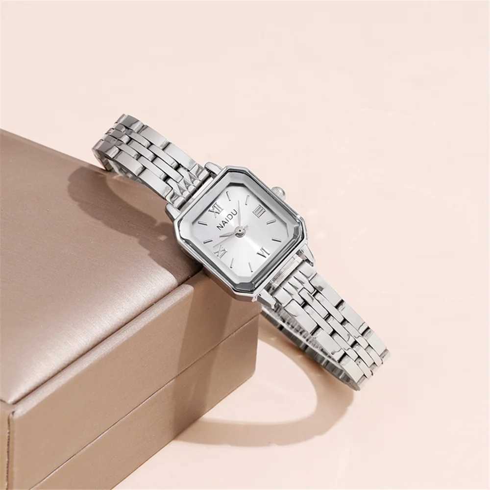 Fashion womens small dial quartz steel watch dress watchT250408