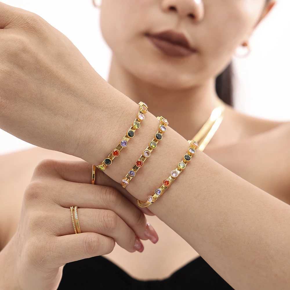 Fashionable colored zircon stainless steel necklace suitable for women gold-plated snake chain round pendant luxury jewelry Y250408