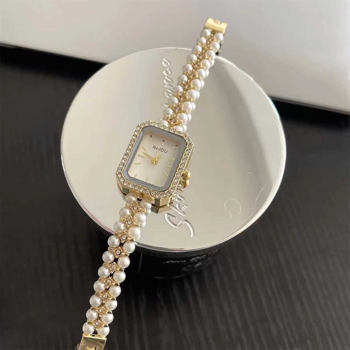 Square womens watch sports retro fashion small dial womens retro shell pearl chain quartz watch women Relogio womenT250408