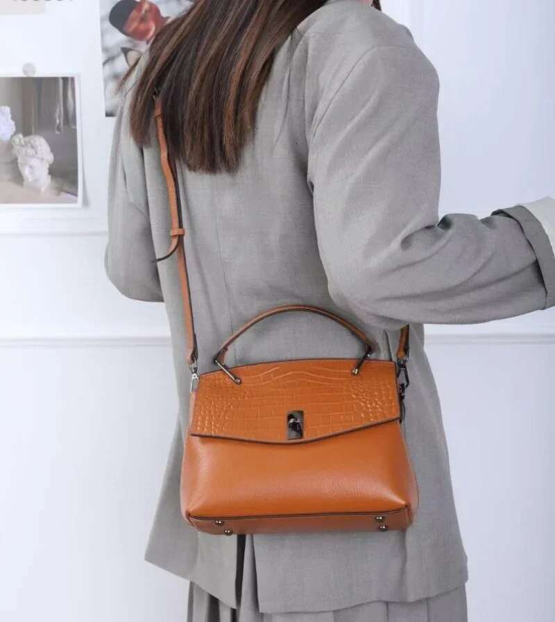 2025 Genuine Leather Women's Handbag Vintage Tote Bag Brand Female Crossbody Fashion Shoulder Satchel
