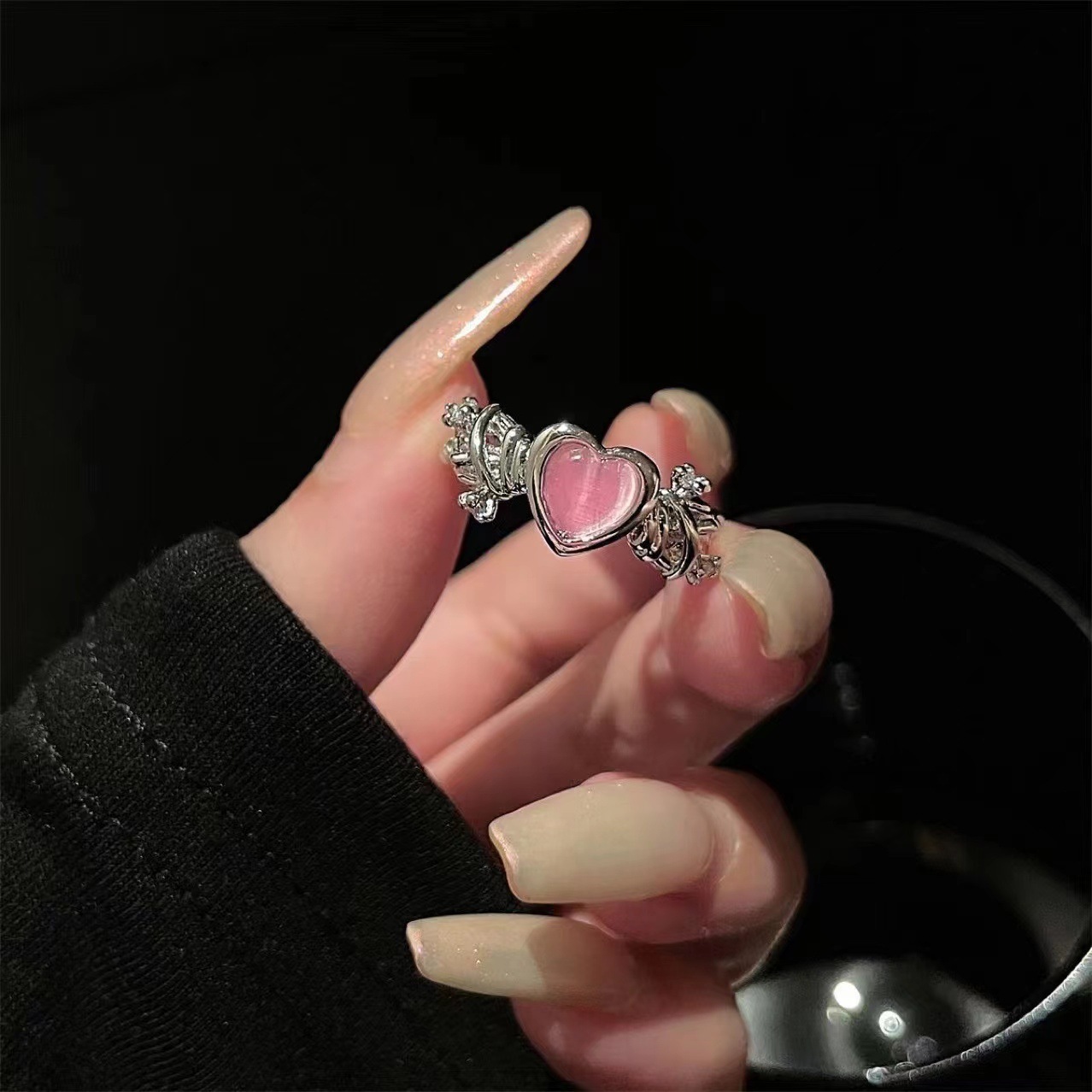 Wealthy heiress with ethereal charm, pink diamond heart female opening ring, beautiful woman's love for thorns ring