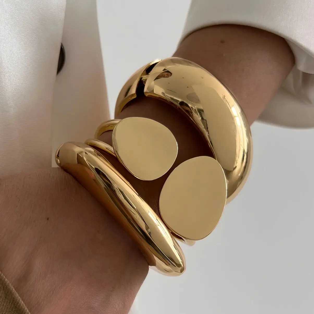Ingemark Exaggerated Punk Smooth Heavy Metal Chunky Spring Bangles Wen Hip Hop Gold Color Arm Bracelet Steampunk Men JewelryC250408