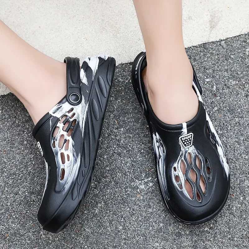 New Arrival Mens summer shoes mens hole sandals hollow breathable flip sandals fashionable beach slippers T250407